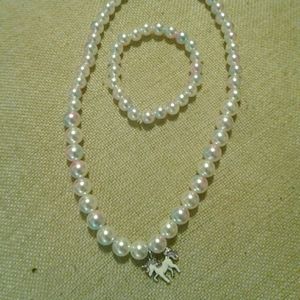 Stretchy pearl necklace and bracelet set